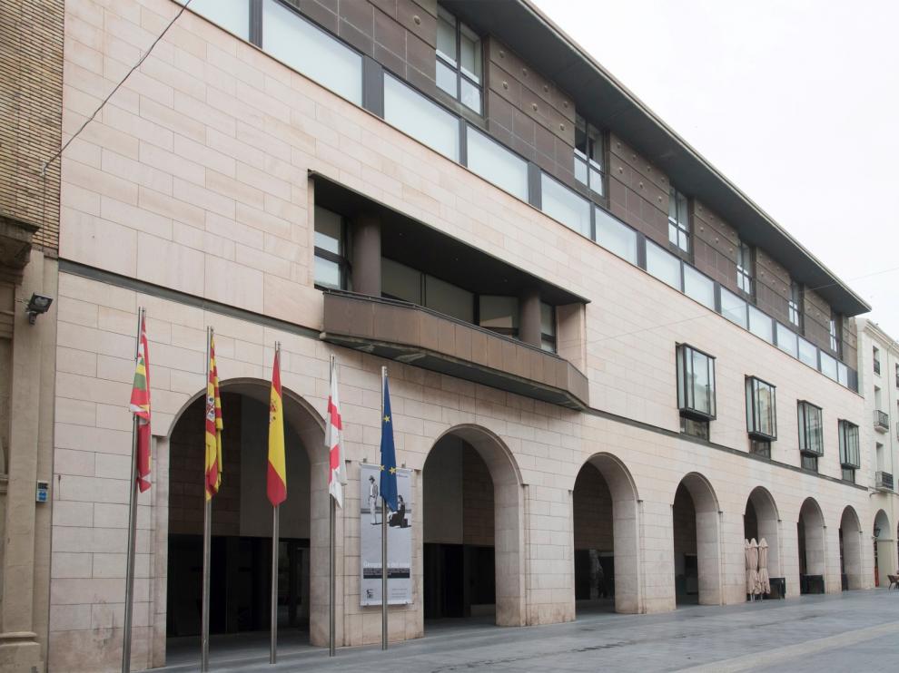 edificio-de-la-diputacion-provincial-de-huesca-en-el-centro-de-la-capital-oscense
