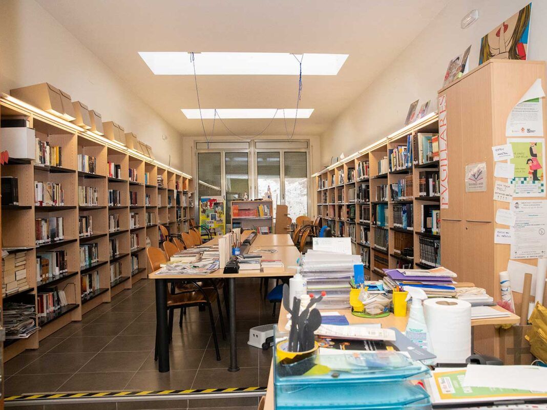 Biblioteca. Peralta de Alcofea.