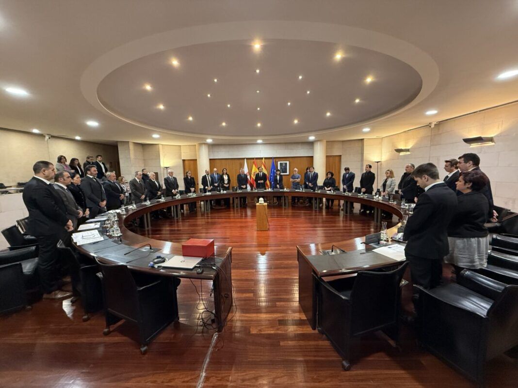 Minuto de silencio del pleno de la DPH