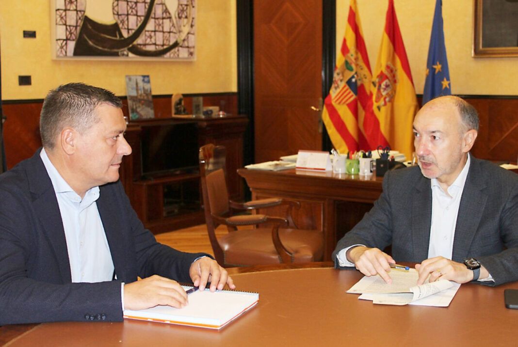 Sabés y Beltrán, en un momento de la reunión mantenida en Zaragoza