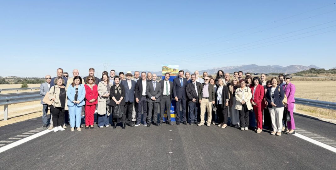 Representantes del PSOE Alto Aragón con el Ministro Oscar Puente