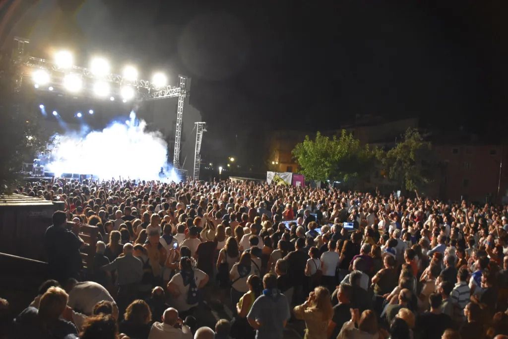 Multitudinario-concierto-de-Ixo-Rai